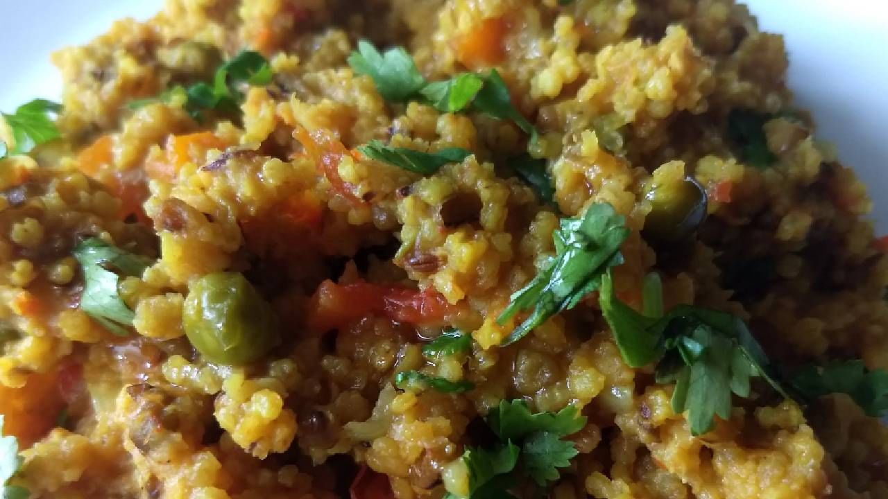 वाढलेले वजन कमी करण्यासाठी अनेक प्रकारचे डाएट प्लॅन दिले जातात. मात्र, जर तुम्ही वाढलेले वजनामुळे त्रस्त असाल तर तुम्हाला फार काही करण्याची गरज अजिबातच नाही. एका खिचडीचा आहारात समावेश करा.