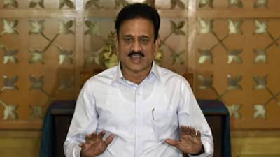 उद्धव ठाकरेंच्या टीकेला मंत्री गिरीश महाजन यांनी दिले थेट उत्तर, म्हणाले, आम्ही अजिबात..