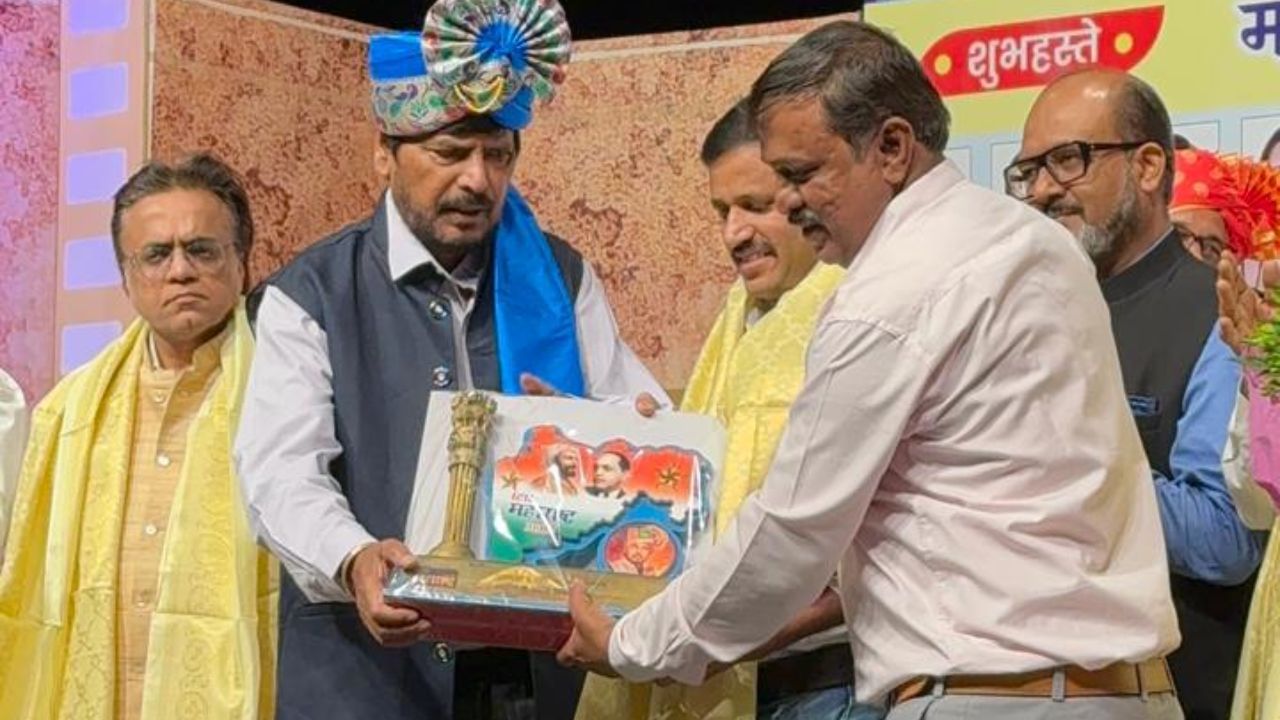 या पुरस्कार सोहळ्यात टीव्ही 9 मराठीचे इनपुट हेड मोहन देशमुख यांचा स्टार महाराष्ट्र पुरस्काराने गौरव करण्यात आला. केंद्रीय मंत्री रामदास आठवलेंच्या हस्ते या पुरस्काराचे वितरण करण्यात आले. 