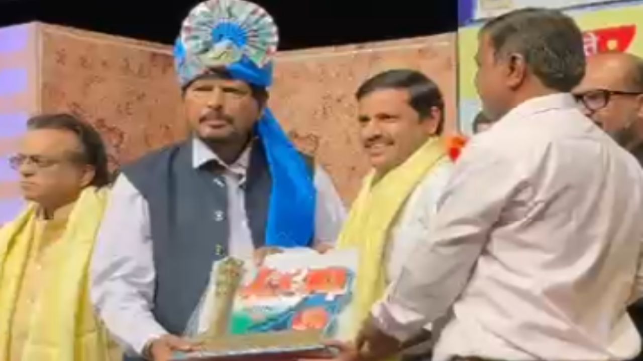 यावेळी ज्येष्ठ पत्रकार वैजयंती कुलकर्णी आपटे, ज्येष्ठ पत्रकार योगेश त्रिवेदी, महाराष्ट्र टाईम्स चे पत्रकार सौरभ शर्मा, नवभारत चे वरिष्ठ पत्रकार अखिलेश कुमार मिश्रा, दैनिक सकाळचे मुंबईचे ब्युरो चीफ  विनोद राऊत, नवशक्तीचे संपादक प्रकाश सावंत, ज्येष्ठ पत्रकार प्रमोद डोईफोडे, पत्रकार प्रशांत बढे, पत्रकार रुपाली बडवे, पुण्य नगरीचे मुंबई संपादक विशाल राजे, दैनिक सम्राटचे संपादक कुणाल कांबळे, दैनिक लोकनायकचे बुद्धभूषण गोटे, संपादक संतोष कोठावदे, पत्रकार सुशांत पाटील, लोकसत्ताचे अशोक अडसूळ, भगवान परब, राजू   झनके, ॲड.स्मिता चिपळूणकर, लॉर्ड बुद्ध टीव्ही चे संपादक सचिन मून यांचाही गौरव करण्यात आला. 