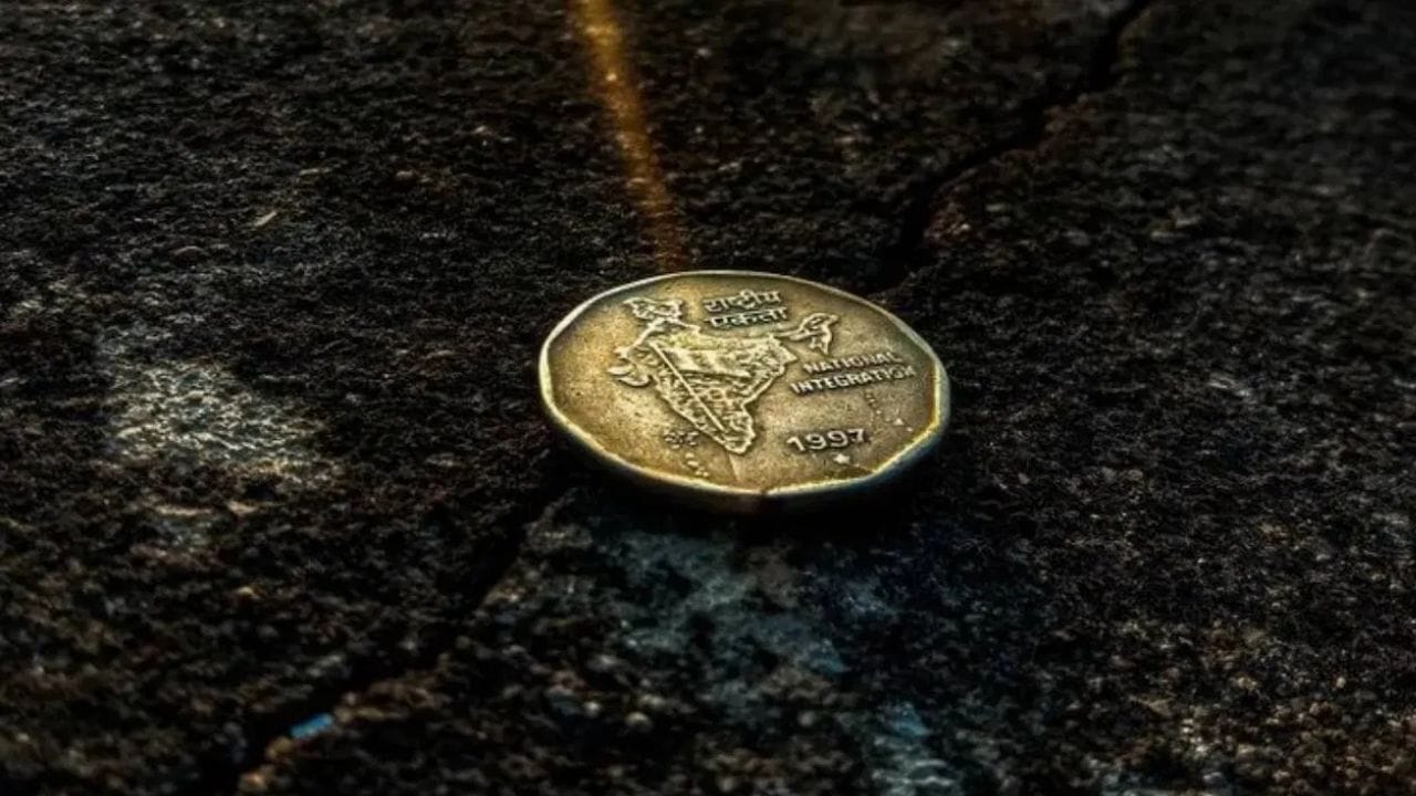 Vastu Shastra : जर तुम्हालाही रस्त्यात या 4 वस्तू सापडल्या तर समजून जा तुमचे चांगले दिवस सुरू, नशीब चमकणार