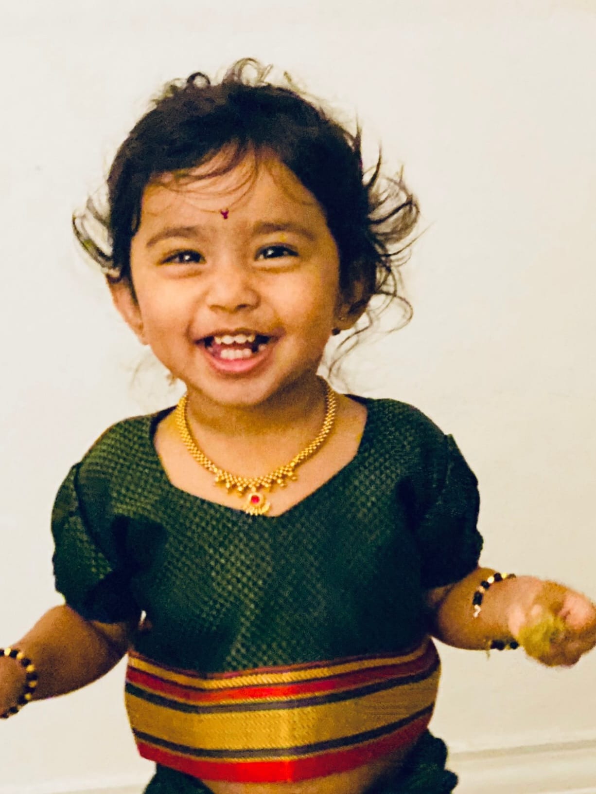 मृणाल सध्या अभिनयातून थोडासा ब्रेक घेऊन तिच्या आईपणाच्या खास क्षण अनुभवताना दिसत आहे.