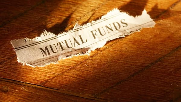 Mutual Fund : अवघ्या 2000 रुपयांच्या नियमीत बचतीत तुम्ही पण व्हा करोडपती