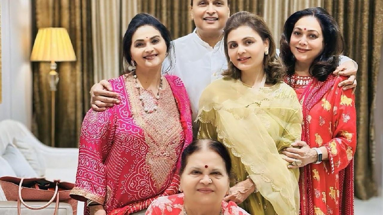  या घरात प्रत्येक सदस्यासाठी एक मजला आहे. या घरातून मुंबईच्या स्कायलाईनचा शानदार नजारा पाहायला मिळतो.