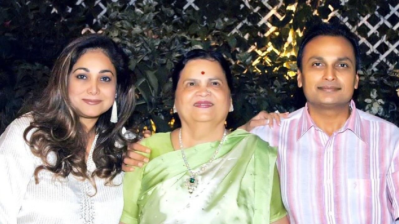 अनिल अंबानी यांच्या या शानदार घराचे इंटेरिअर इंटरनॅशनल आर्किटेक्ट्सनी केलेले आहे.या घरात आरामदायक  रीक्लाइनर्स,महागडे सोफे आणि रॉयल ग्लास विंडोज आहेत. 