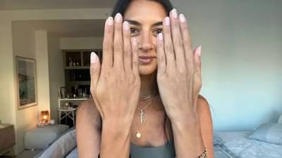 केवळ सुंदर हातांद्वारे ही तरुणी रोज 2.5 लाख कमावते, चेहरा दाखवण्याचीही गरज लागत नाही, परंतू...