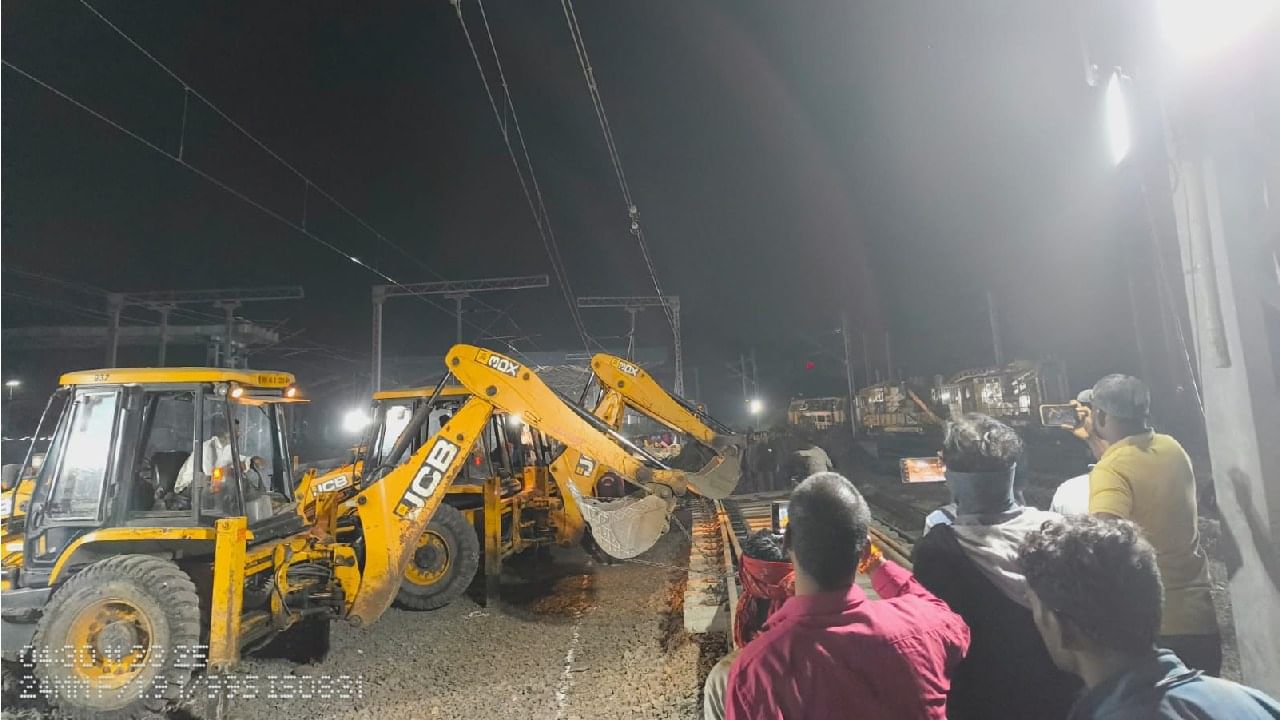  ट्रॅक, ओएचई आणि कामे : बॅलास्ट फॉर्मेशन आणि रेल्वे पॅनेल अनलोडिंगद्वारे अनेक विभागांमध्ये ट्रॅक लिंकिंगचे काम प्रगतीपथावर आहे. सध्या यार्ड रीमॉडेलिंग, प्लॅटफॉर्म डेव्हलपमेंट आणि सीओपी फाउंडेशनचे काम सुरु आहे.  सिग्नलिंग आणि टेलिकॉम: मोहोपे आणि चौक येथे इलेक्ट्रॉनिक इंटरलॉकिंग चाचणी यशस्वीरित्या पूर्ण झाली आहे. 