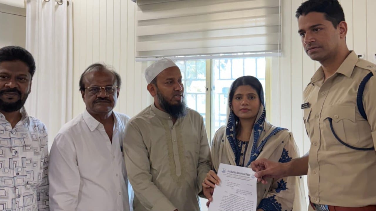 मालेगाव अत्याचार प्रकरणातील नराधमाला फासावर लटकवा; शरद पवार गटाची मागणी मालेगाव अत्याचार प्रकरणातील नराधमाला फासावर लटकवा; शरद पवार गटाची मागणी