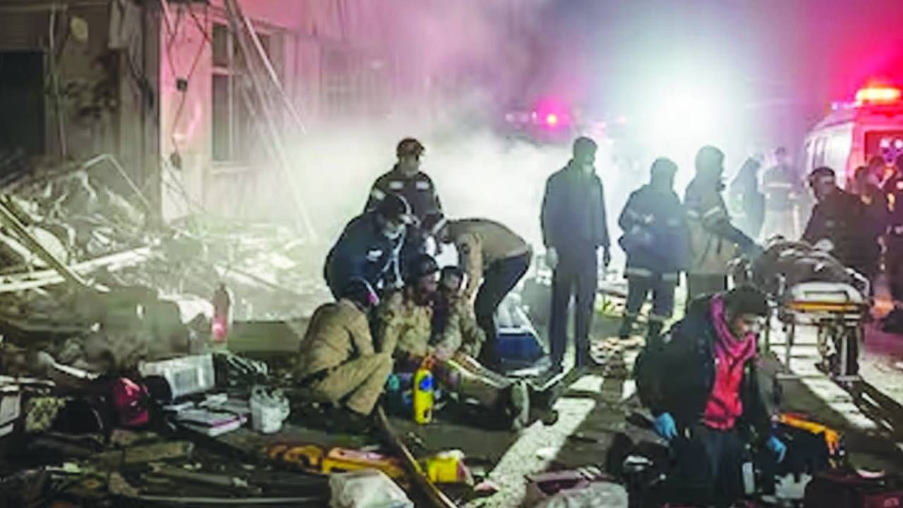 Nowgam Police Station Blast: मानवी चूक की दहशतवादी हल्ला? श्रीनगरच्या नौगाम पोलीस ठाण्यात कसा झाला स्फोट? Nowgam Police Station Blast: मानवी चूक की दहशतवादी हल्ला? श्रीनगरच्या नौगाम पोलीस ठाण्यात कसा झाला स्फोट?