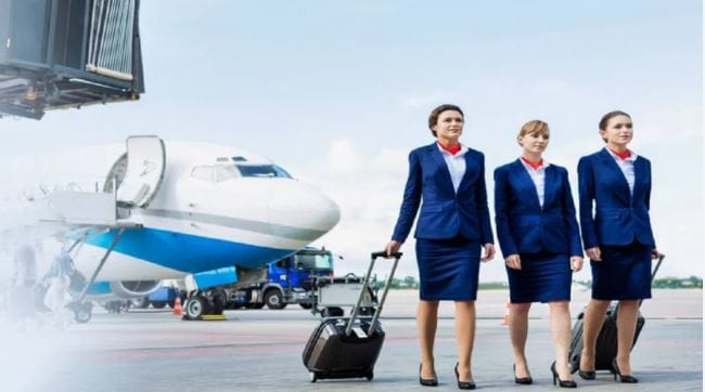 सध्या थंडीचे दिवस आहेत. वातावरणात गारवा असतो. सोबतच सगळीकडे धुकं असतं. सध्याच्या या वातावरणात आकाशात विमानाला प्रवास करण्यासाठीही अनेक अडचणी येतात. त्यामुळेच विमानांचे उड्डाण अनेक तास उशिराने होते. 