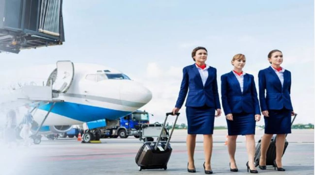 सध्या थंडीचे दिवस आहेत. वातावरणात गारवा असतो. सोबतच सगळीकडे धुकं असतं. सध्याच्या या वातावरणात आकाशात विमानाला प्रवास करण्यासाठीही अनेक अडचणी येतात. त्यामुळेच विमानांचे उड्डाण अनेक तास उशिराने होते. 