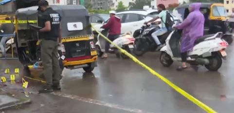 सोबतच घटनास्थळी काडतुसेही पडलेली होती. फॉरेन्सिक टीमने घटनास्थळी जात सर्व पुरावे गोळा केले आहेत. 