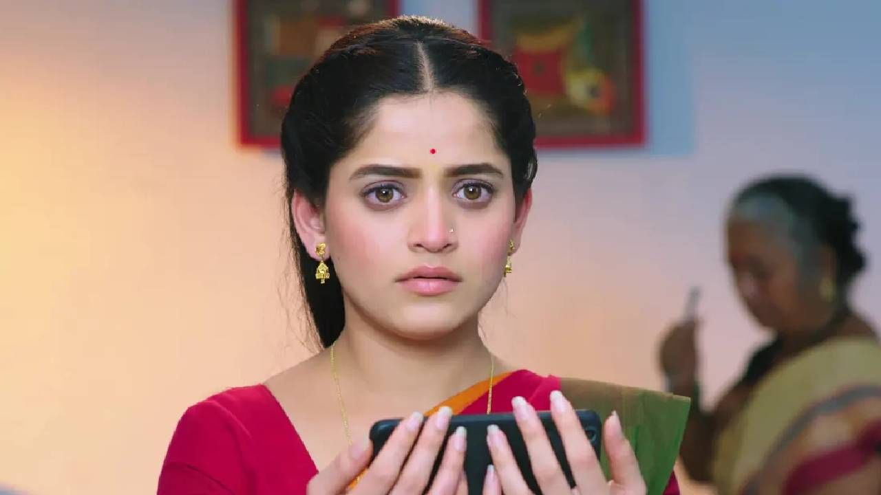 दरम्यान, प्रिया आणि पारुचं नातं अधिक घट्ट होतं पण याच काळात दिशा, पारु आणि प्रिया यांच्यात थेट टक्कर सुरू होते आणि घरातील वातावरण अधिकच तणावपूर्ण बनतं. महिन्याच्या अखेरीस प्रिया आणि पारु एकत्र येऊन दिशाला घराबाहेर काढण्याची योजना आखणार आहेत. 
