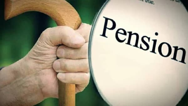 सरकारने डिअरनेस रिलीफ रेट वाढीसाठी बँकांना निर्देश दिले आहे की त्या आधारे अद्ययावत DR ची रक्कम सेवा निवृत्तीधारकांच्या खात्यात जमा करा. अधिकाऱ्यांकडून ही माहिती सरकारकडे आणि पुढे बँकेच्या शाखेकडे पोहचवली जाते