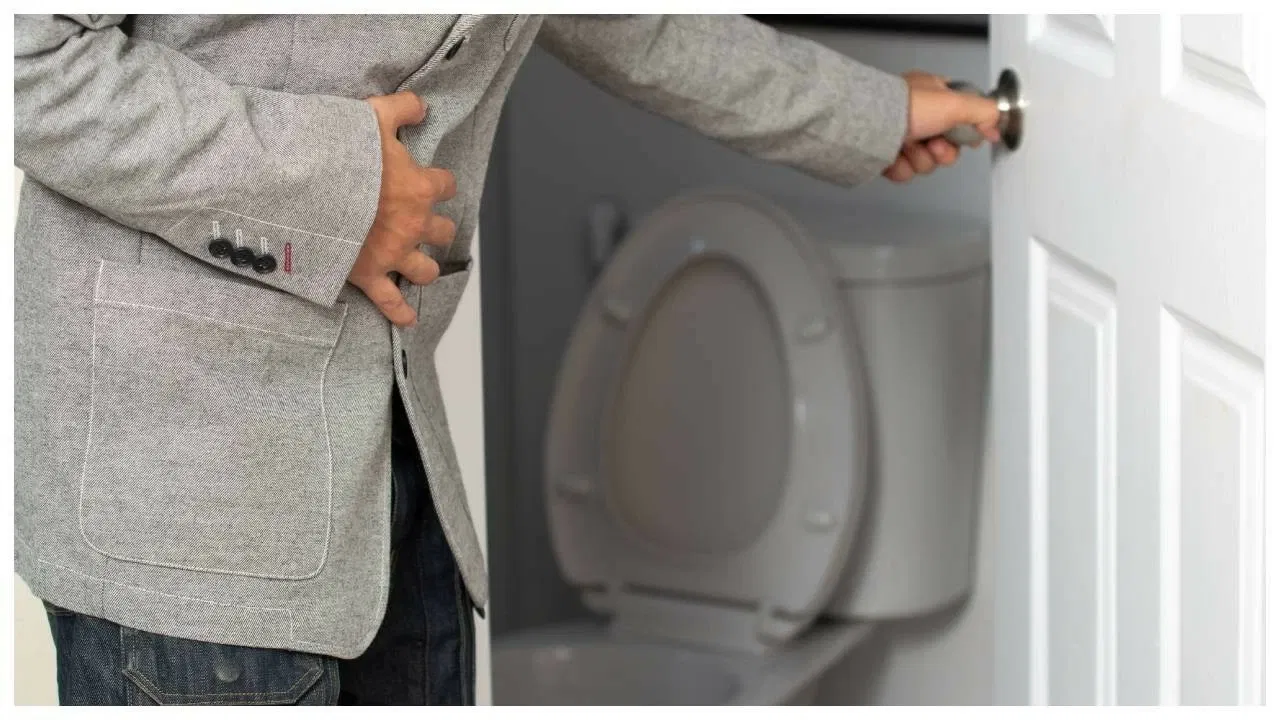 सकाळी की संध्याकाळी; कोणत्या वेळी तुमचे पोट साफ होते? आरोग्यावर होतो मोठा परिणाम