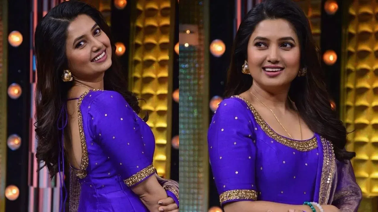 प्राजक्ता या मुलाखतीमध्ये म्हणाली की, "वाकडनंतर सोमवार पेठ पोलीस लाईनमध्ये राहयला होतो आणि मग आम्ही आताच्या घरी शिफ्ट झालो. माझे आजोबाही पोलीस खात्यात होते. वडील पोलीस खात्यात होते. लहानपणी सगळं हाता तोंडाशी होतं. माझे आजोबा त्यांच्या लहानपणी सोलापूरहून पुण्यात शिफ्ट झाले होते. त्यामुळे त्यांनीही त्यांचे बस्तान त्याकाळी बसवले होते. वडिलांनीही त्यावर हळूहळू मनोरे रचले आणि आता आम्ही त्यावर अंलकृत करण्याचे काम करत आहोत. वडिलांना सुरुवातीच्या काळात भरपूर स्ट्रगल करावा लागला. कारण त्यांच्यावर त्यांची पाच भावंडे अवलंबून होती. त्यावेळी ते एकटे कमावते होते."