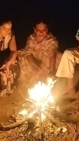 भोरमध्ये तापमानात घट झाल्याने शहरासह ग्रामीण भागात पेटल्या शेकोट्या.