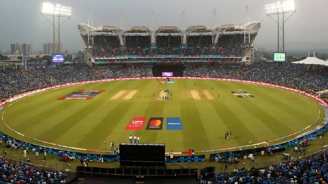 एमसीएचे सचिव कमलेश पिसाळ यांनी सांगितले की, "पुण्यात आरसीबी सामने आयोजित करण्याची व्यवस्था चर्चेत आहे, परंतु अद्याप ती निश्चित झालेली नाही. आम्ही त्यांना आमचे स्टेडियम देऊ केले आहे. सुरुवातीच्या चर्चा सुरू आहेत आणि काही तांत्रिक समस्या आहेत ज्या सोडवण्याची गरज आहे. जर सर्व काही व्यवस्थित झाले तर पुण्यात सामने आयोजित करेल." (Photo: PTI)