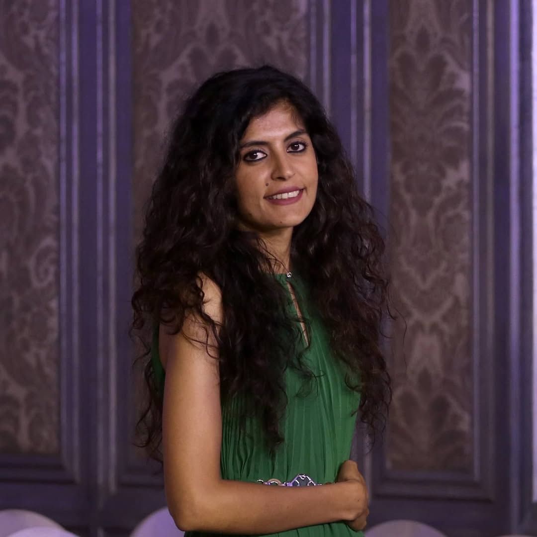 रजल अरोराला पत्रकारितेचीही मोठा अनुभव आहे. तिचे खरे नाव राजलक्ष्मी अरोरा असे आहे. तिने तिच्या करिअरची सुरुवात कन्टेंट रायटर म्हणून केली होती. ती विराट कोहली, रोहित शर्मा यासारख्या स्टार क्रिकेटर्सना नेहमी भेटते. 