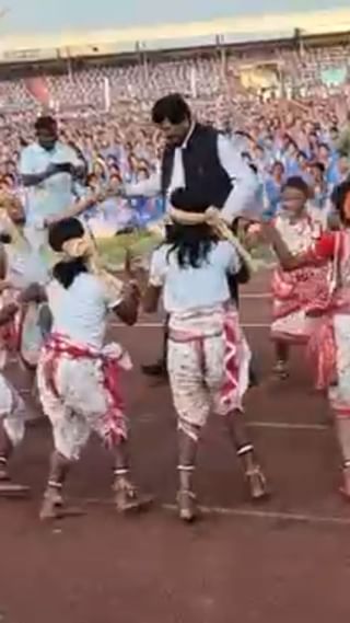 रामदास आठवलेंनी बाल कलाकारांसोबत धरला ठेका