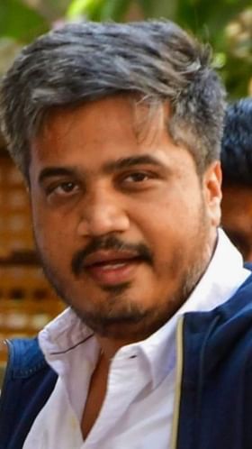 पुणे मारहाण प्रकरण: महिला पोलिसांवर गुन्हा, रोहित पवार यांचे ट्वीट.