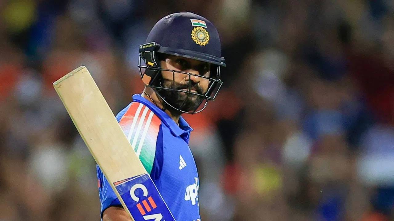 रोहित शर्माने 268 वनडे सामन्यात 349 षटकार मारले आहेत. तर शाहिद आफ्रिदीने 369 वनडे सामन्यात 351 षटकार मारले आहे. सध्या रोहित शर्माच्या आसपास सध्या खेळणारा एकही खेळाडू नाही. (Photo- Getty Images)