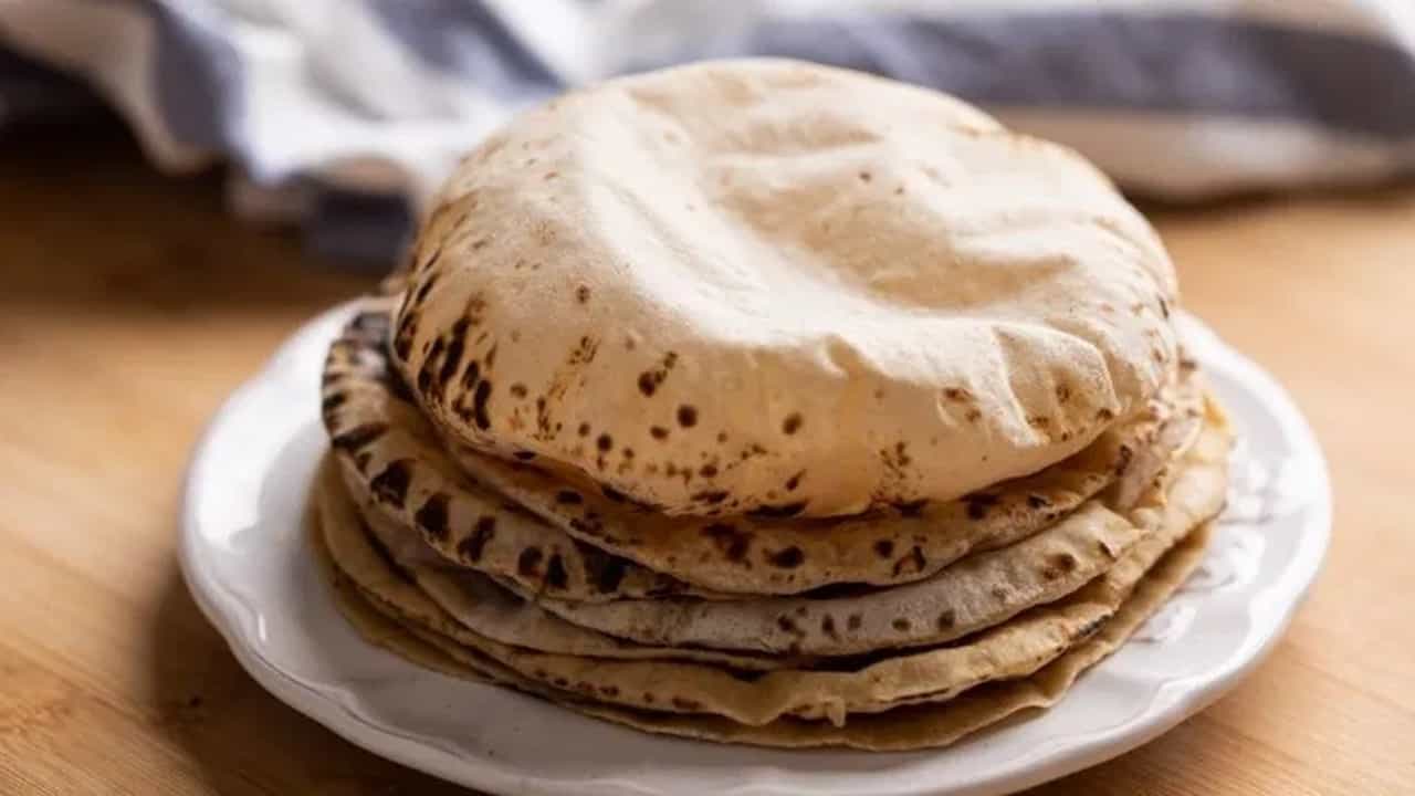 तुमचे वजन वाढेल, एका पोळीत किती कॅलरी असतात? जाणून घ्या