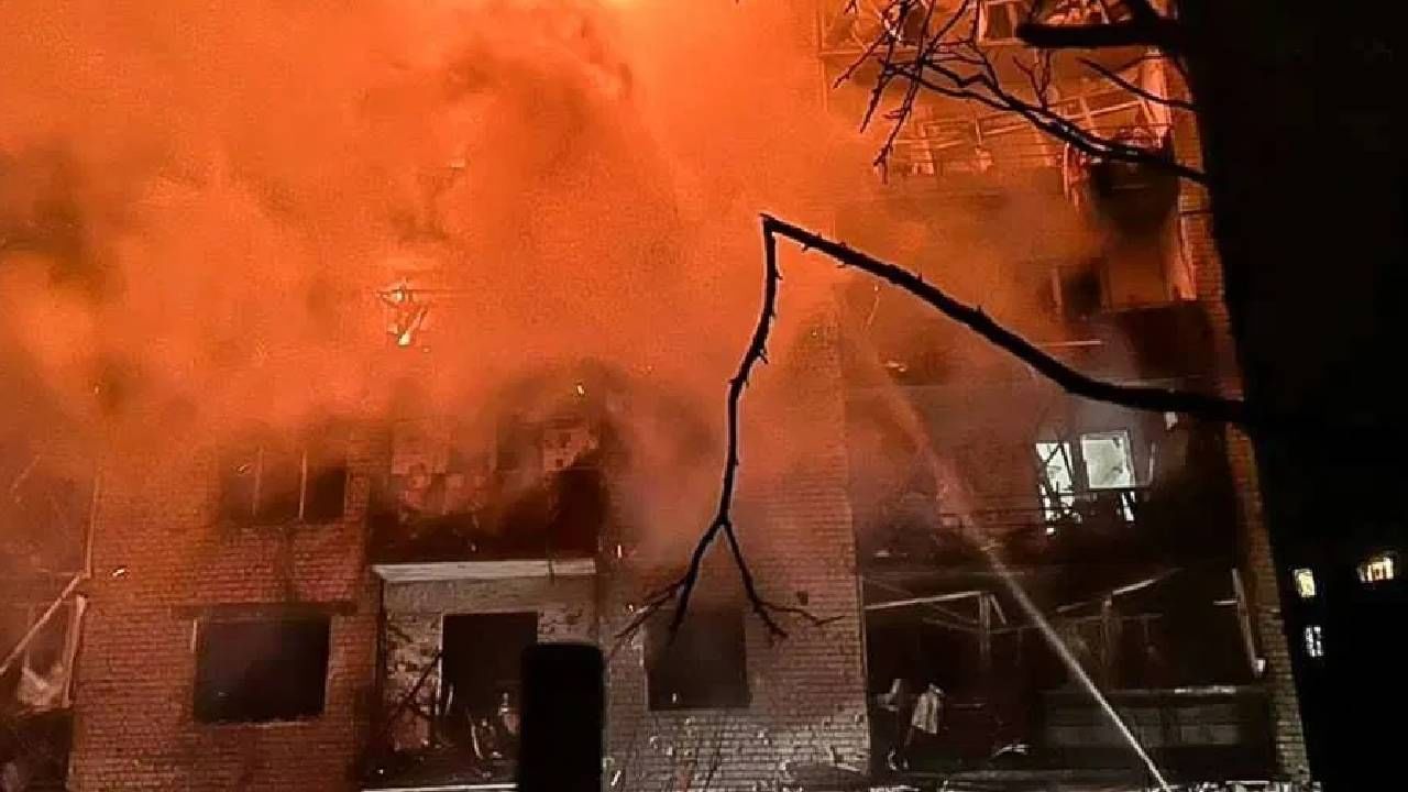 Russia-Ukraine War : ट्रम्प यांच्या धमक्यांना भीक न घालता रशियाचा युक्रेनवर सर्वात मोठा हल्ला, 24 तासात 524 Air Strike, पुतिन खवळले