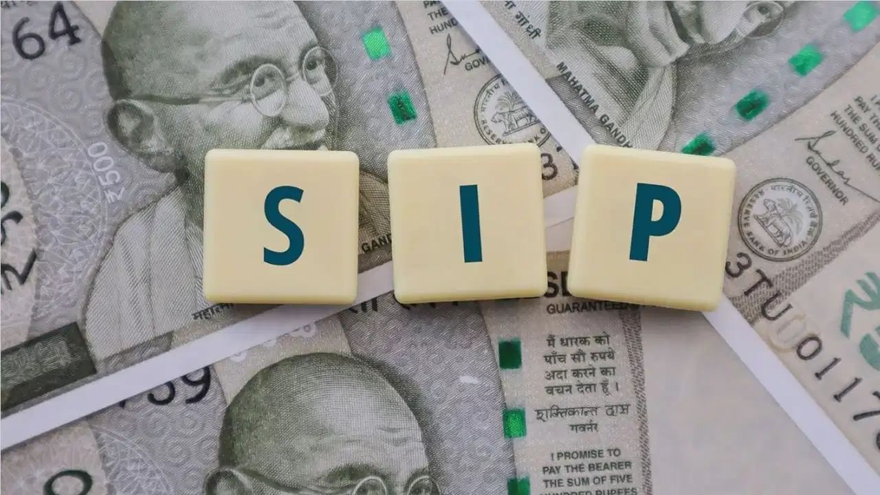 SIP बंद करण्याचा विचार करत आहात, निर्णय योग्य आहे की अयोग्य? जाणून घ्या