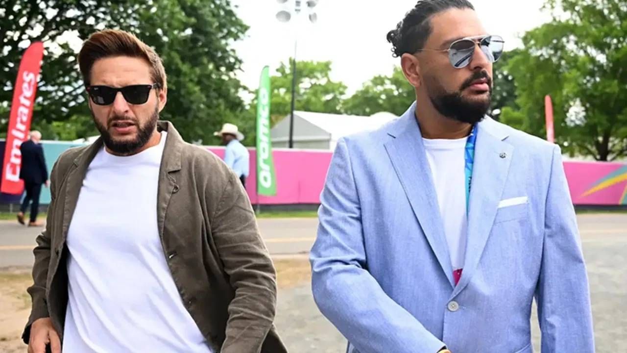 पाकिस्तानचा माजी कर्णधार आणि अष्टपैलू शाहिद आफ्रिदी पुन्हा एकदा मैदानात उतरण्यासाठी जोरदार तयारी करत आहे. शाहिद आफ्रिदी 40 वर्षावरील टी20 वर्ल्डकप स्पर्धेत भाग घेणार आहे.  (PC-GETTY)