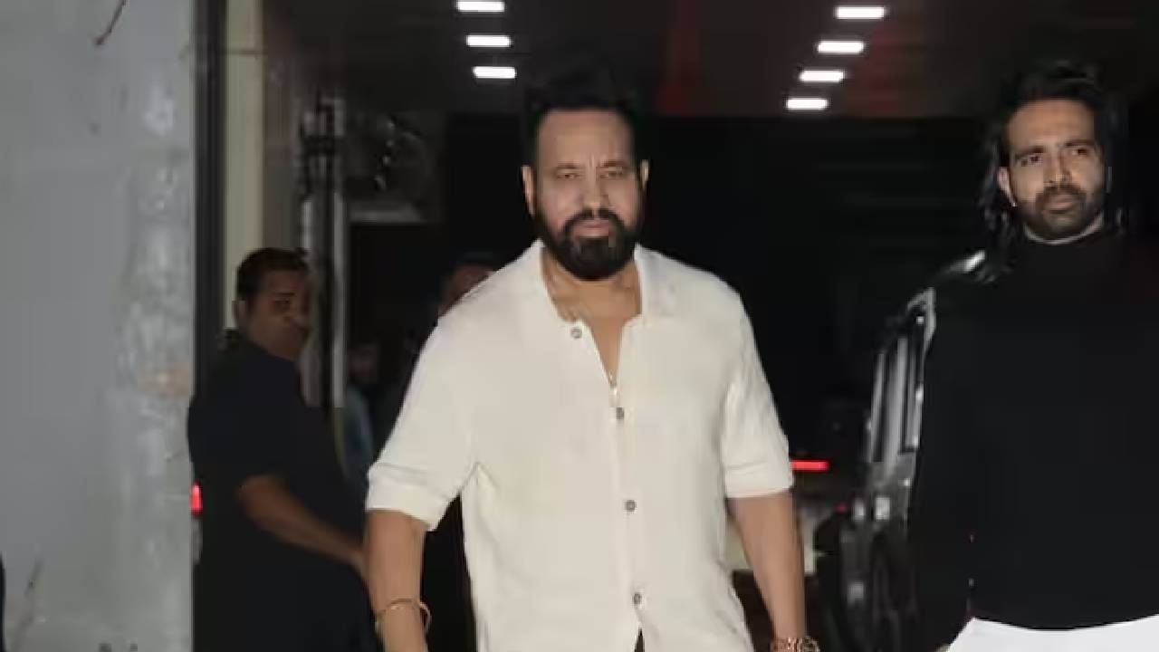 बॉलिवूडचा भाईजान सलमान खानचा स्वॅगच वेगळा आहे. अनेकजण त्याच्यासारखं बनण्याचा खूप प्रयत्न करतात. पण प्रत्येकालाच सलमानची स्टाइल कॉपी करायला जमत नाही. सलमानचा बॉडीगार्ड शेरा मात्र याबाबतीत खास आहे. त्याचीही स्टाइल आणि अंदाज सलमानपेक्षा काही कमी नाही. 
