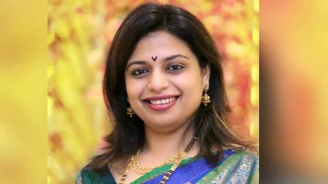 Shital Mhatre : एकनाथ शिंदे यांच्या शिवसेनेच्या शितल म्हात्रे महापालिकेची निवडणूक लढवणार नाहीत, काय आहे कारण?