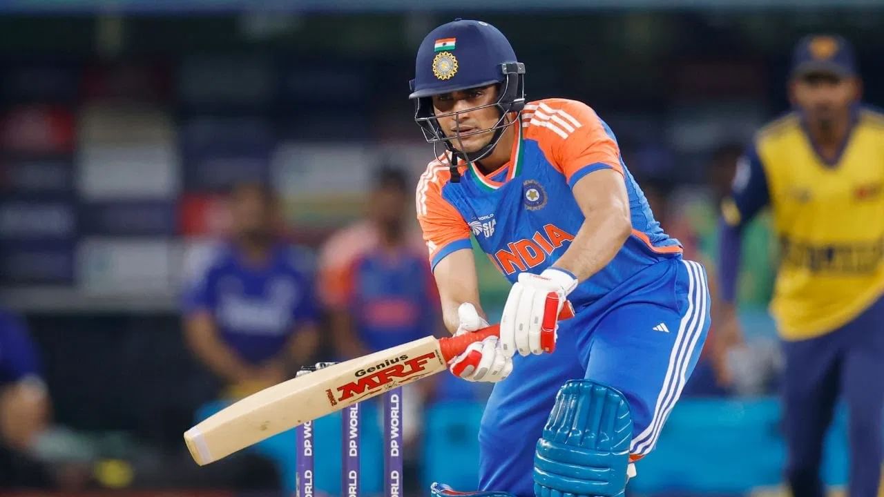 शुबमनने भारताला आतापर्यंत अनेक सामने एकहाती जिंकून दिले आहेत. तसेच शुबमनने बॅटिंगने आपली छाप सोडलीय. मात्र शुबमन गेल्या काही सामन्यांमध्ये मोठी खेळी करण्यात अपयशी ठरलाय. शुबमनने ऑस्ट्रेलिया विरूद्धच्या पहिल्या 3 टी 20i सामन्यांमध्ये एकूण 57 धावा केल्या. (Photo Credit: PTI)