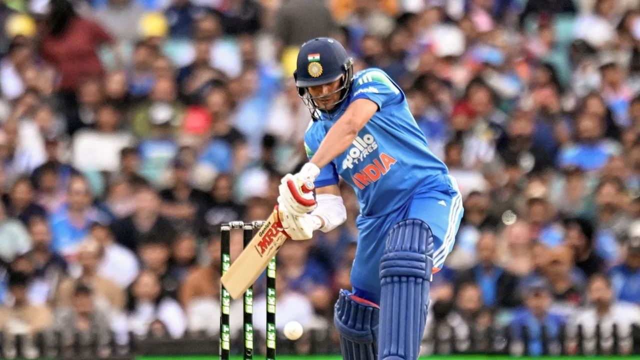 शुबमन गिल या कालावधी दरम्यान टीम इंडियाच्या सक्रीय ओपनर्सच्या यादीत सरासरी आणि स्ट्राईक रेटबाबत पाचव्या स्थानी आहे. या यादीत अभिषेक शर्मा पहिल्या, संजू सॅमसन दुसऱ्या, यशस्वी जैस्वाल तिसऱ्या आणि ऋतुराज गायकवाड चौथ्या क्रमांकावर विराजमान आहे. (Photo Credit: PTI)