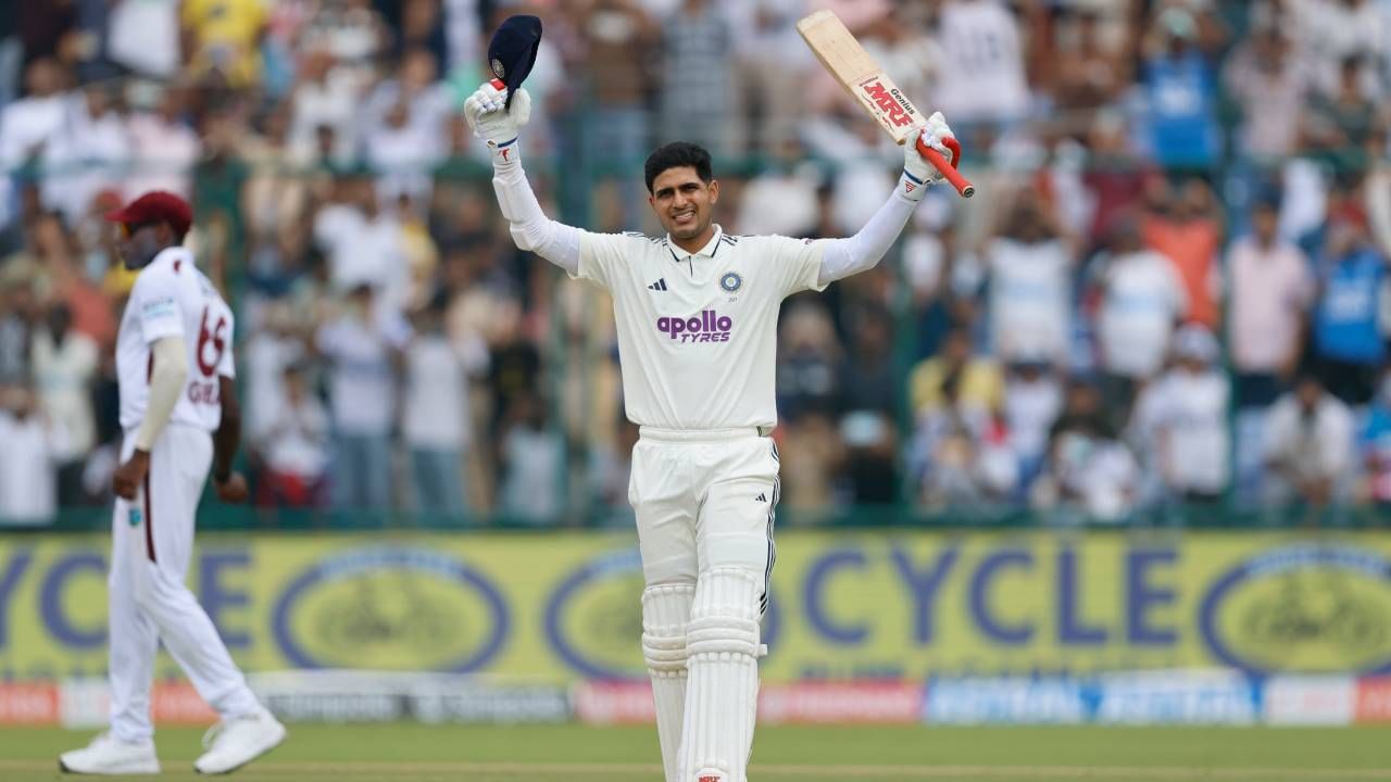 शुबमन गिल कसोटी क्रिकेट कारकि‍र्दीत पहिल्यांदाच एका वर्षात एक हजार कसोटी धावा करणार आहे. त्यामुळे शुबमन गिलसाठी 2025 हे वर्ष चांगलं गेलं असंच म्हणावं लागेल. इतकंच काय तर टी20 क्रिकेटमध्येही त्याने पुनरागमन केलं आहे. (Photo- BCCI Twitter)