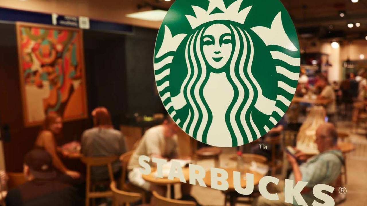 Starbucks Boycott : स्टारबक्स संकटात, अमेरिकेत मोठं वादळ, बहिष्कार घालण्याची मागणी, थेट रस्त्यावर…