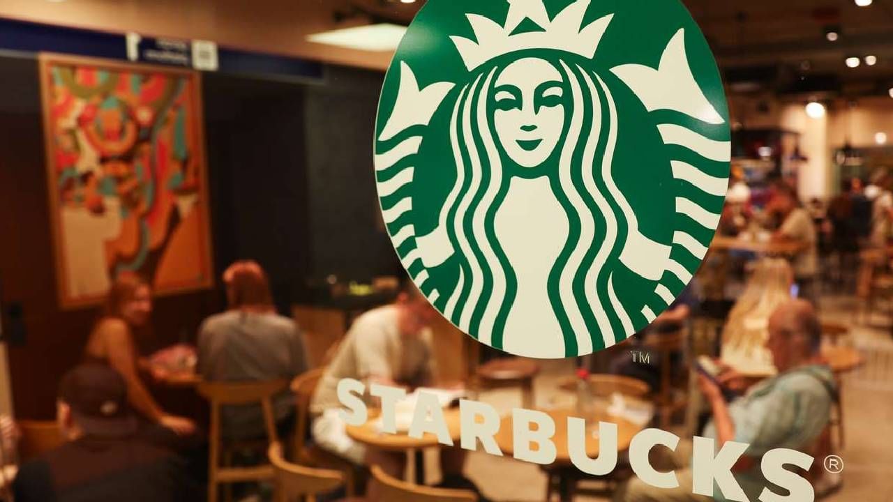 Starbucks Boycott : स्टारबक्स संकटात, अमेरिकेत मोठं वादळ, बहिष्कार घालण्याची मागणी, थेट रस्त्यावर...