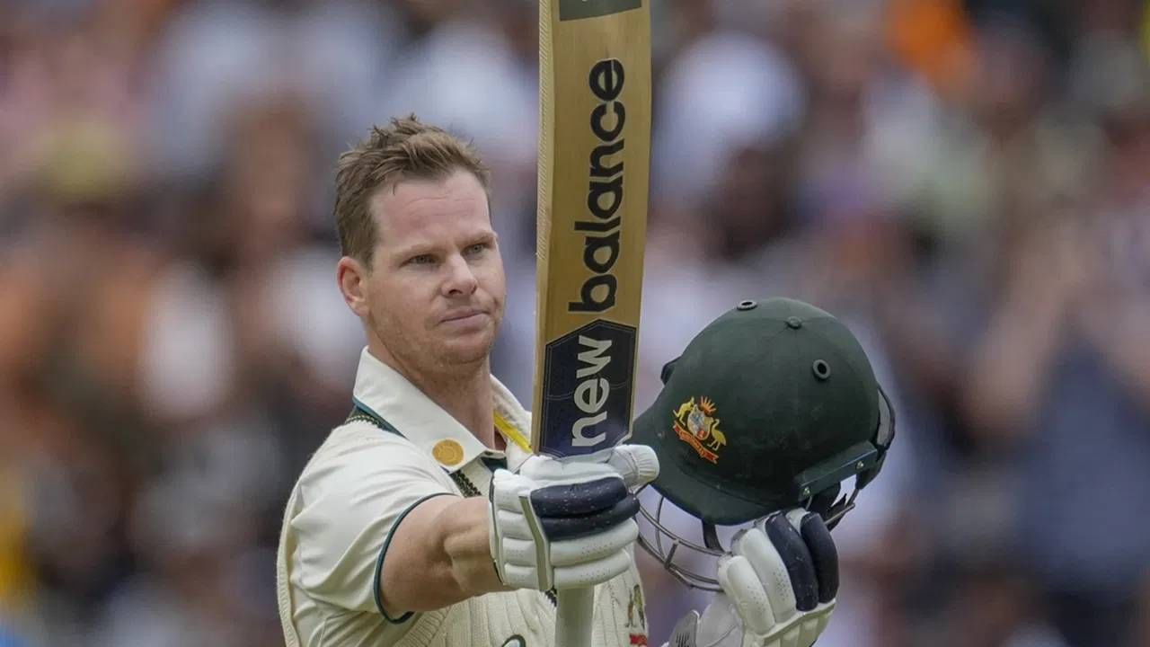 ऑस्ट्रेलियन दिग्गज डॉन ब्रॅडमन याने एशेसमध्ये 37 सामन्यांमध्ये 498 चौकार मारले आहेत. स्टीव्ह स्मिथ 388 चौकारांसह यादीत दुसऱ्या क्रमांकावर आहे. जर स्मिथने या मालिकेत 12 चौकार मारले तर एशेसमध्ये 400 चौकार मारणारा दुसरा फलंदाज बनेल. (Photo- PTI)