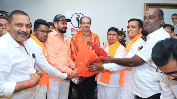 उद्धव ठाकरेंनी डाव टाकला, भाजपला मोठा धक्का, नाराज नेत्याचा शिवसेना ठाकरे गटात प्रवेश