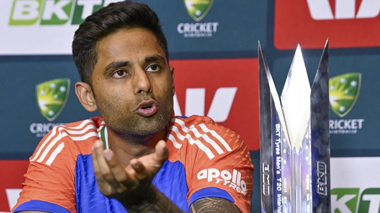 सूर्यकुमार यादव सय्यद मुश्ताक अली ट्रॉफीमध्ये आपला फॉर्म परत मिळवण्याचा प्रयत्न करेल. सय्यद मुश्ताक अली ट्रॉफीमधील चांगल्या कामगिरीमुळे दक्षिण आफ्रिकेविरुद्धच्या मालिकेत त्याचा आत्मविश्वास वाढेल. (Image Credits: PTI)