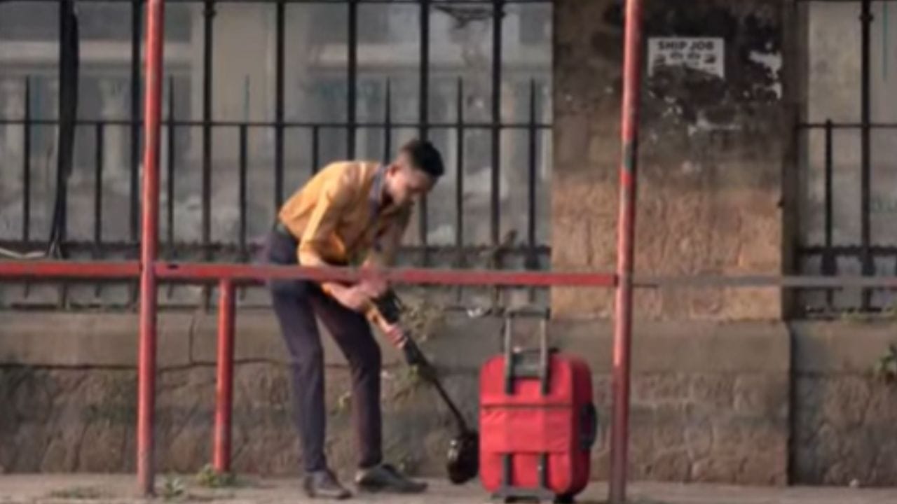 मोठी बातमी! सीएसएमटी बस स्टॉपजवळ संशयित बॅग आढळल्यानं खळबळ, बस डेपो केला रिकामा