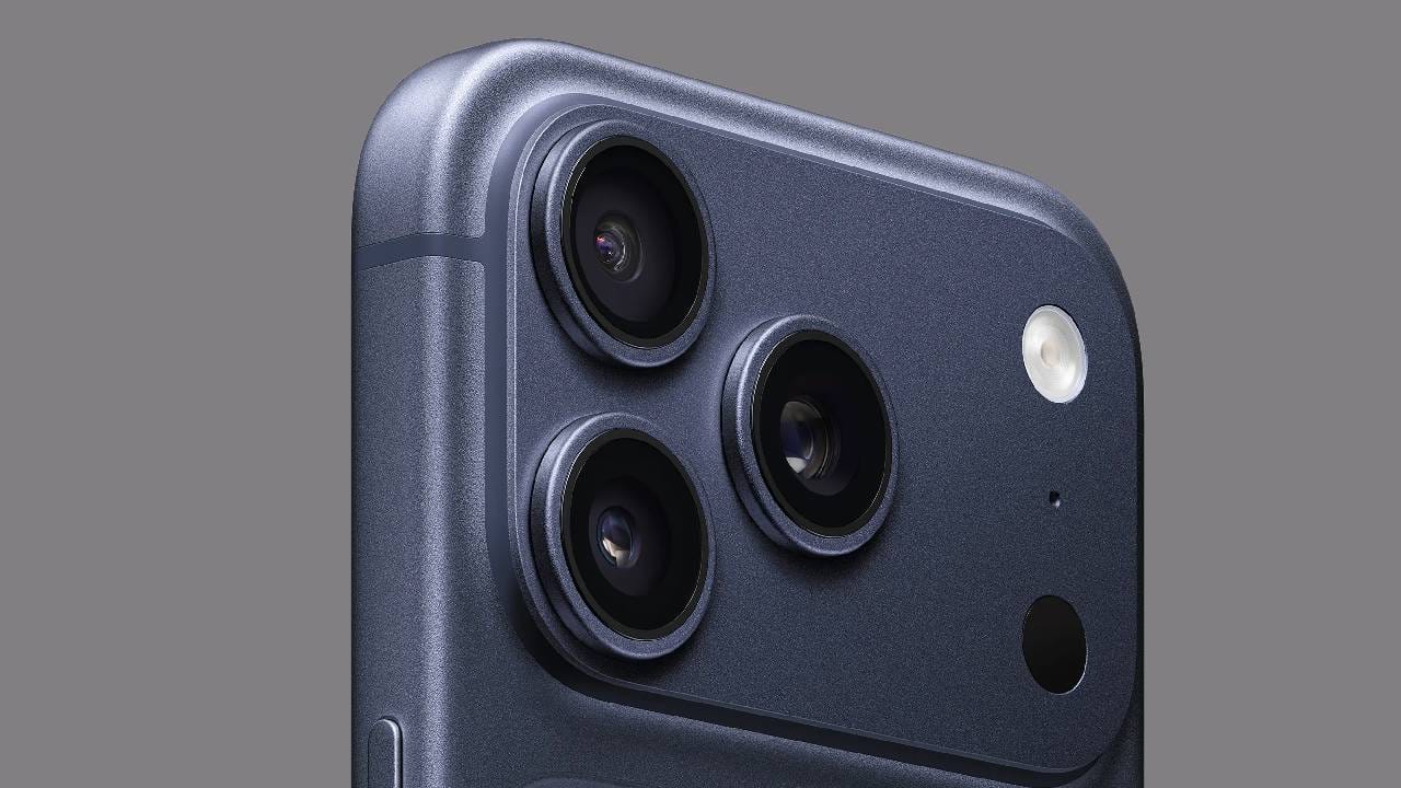 क्रोमा या Black Friday ऑफर अंतर्गत एक्सचेंजवर अतिरिक्त 7,000 रुपयांचा फिक्स्ड बोनस पण देणार आहे. या सर्व ऑफर जोडल्यानंतर iPhone 17 ची किंमत कमी होऊन 45,900 रुपये इतकीच राहील. ही आतापर्यंतची सर्वात मोठी ऑफर मानल्या जात आहे. 