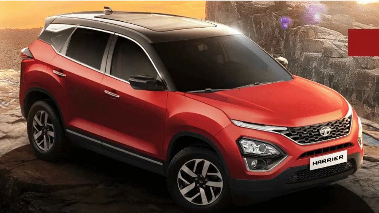 Tata Harrier (पेट्रोल व्हेरिएंट): टाटा सफारीच्या बरोबरीला हॅरियरचे पेट्रोल व्हर्जन देखील 9 डिसेंबरला लाँच केले जाणार आहे. सध्या या कारला कोणत्या इंजिनात उतरवले जाणार आहे याची काहीही माहिती उघड झालेली नाही. ( फोटो- टाटा मोटर्स)