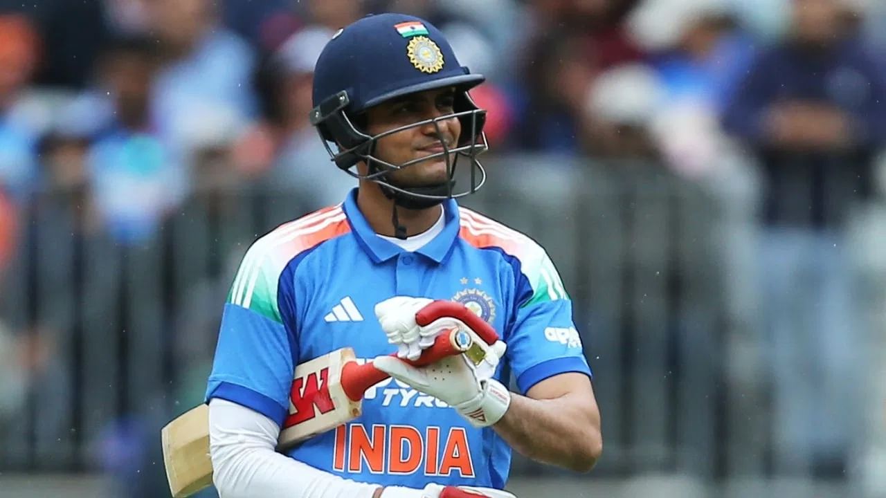 शुबमन गिल याचं आशिया कप 2025 स्पर्धेतून टी 20i संघात कमबॅक झालं होतं. तेव्हापासून शुबमन ओपनर म्हणून बॅटिंगसाठी येत आहे. मात्र शुबमनला तेव्हापासून अर्धशतकही करता आलेलं नाही. तसेच आकडेवारीवरुन शुबमन गेल्या 3 वर्षांतील टीम इंडियाचा सर्वात अपयशी ओपनर असल्याचं स्पष्ट होतं. (Photo Credit: PTI)