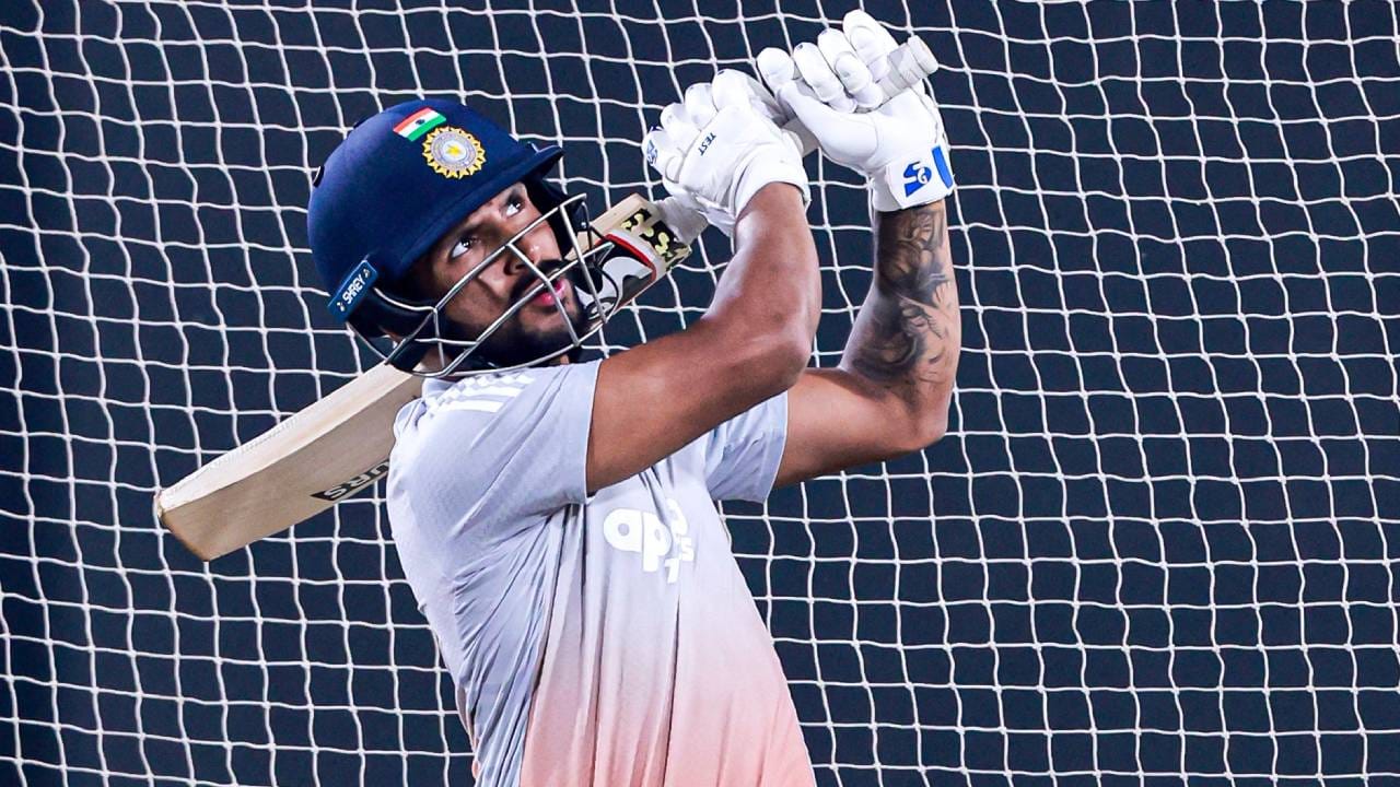 भारताने रांची मैदानात आतापर्यंत सहा वनडे सामने खेळले आहेत. भारताने पहिला सामना 2013 मध्ये खेळला होता. हा सामना ऑस्ट्रेलियाविरुद्ध होता. हा सामना भारताने 7 विकेट राखून जिंकला होता. (Photo- BCCI Twitter)