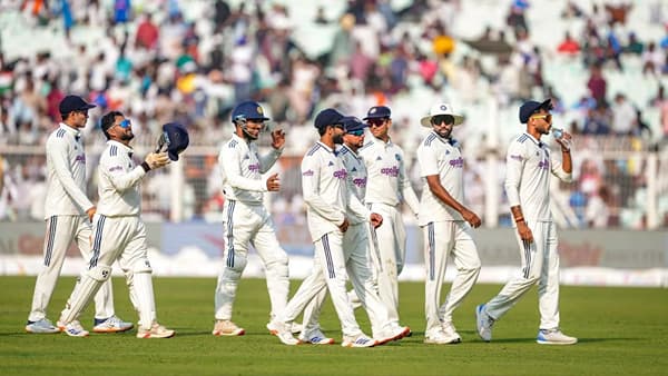 टीम इंडिया दक्षिण आफ्रिकेविरुद्धच्या 2 सामन्यांच्या कसोटी मालिकेत 0-1 ने पिछाडीवर आहे. दक्षिण आफ्रिकेने भारताचा पहिल्या कसोटीत 30 धावांनी पराभव केला. तर मालिकेतील दुसरा सामना हा 22 नोव्हेंबरपासून होणार आहे. (Photo Credit :PTI)
