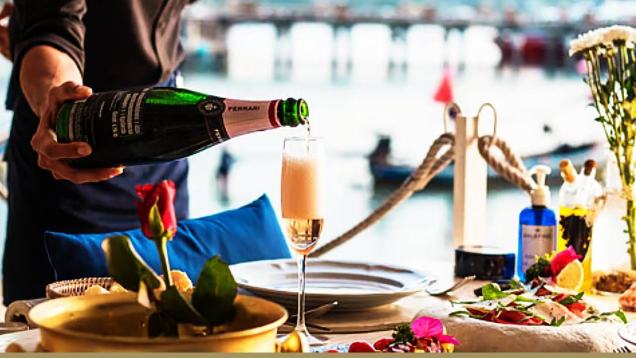 तर या नवीन नियमानुसार निर्बंध असलेल्या ठिकाणी आणि वेळेत जर तुम्ही दारु प्याल तर 10,000 Baht म्हणजेच 26 हजारांचा दंड भरावा लागेल. थायलंडने असा नियम लागू केल्याने पर्यटकांचा उत्साह मावळला आहे. बिझनेस टुडने ब्लूमबर्गच्या एका वृत्ताआधारे या नवीन नियमाची माहिती दिली आहे.