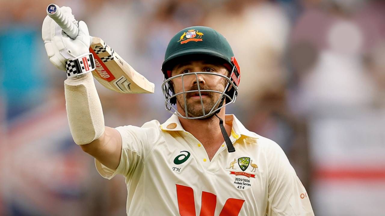 ऑस्ट्रेलिया इंग्लंड ही प्रतिष्ठित कसोटी मालिका गणली जाते. ही मालिका द्वंद्व आहे असं म्हंटलं तर वावगं ठरणार नाही. त्यामुळे क्रीडाप्रेमींसाठी मोठी पर्वणी असते. असं असताना या मालिकेतील पहिला सामना ऑस्ट्रेलियाने जिंकला. या विजयामुळे ऑस्ट्रेलियाचं 17 कोटींचं नुकसान झालं आहे. (फोटो- ICC Twitter )