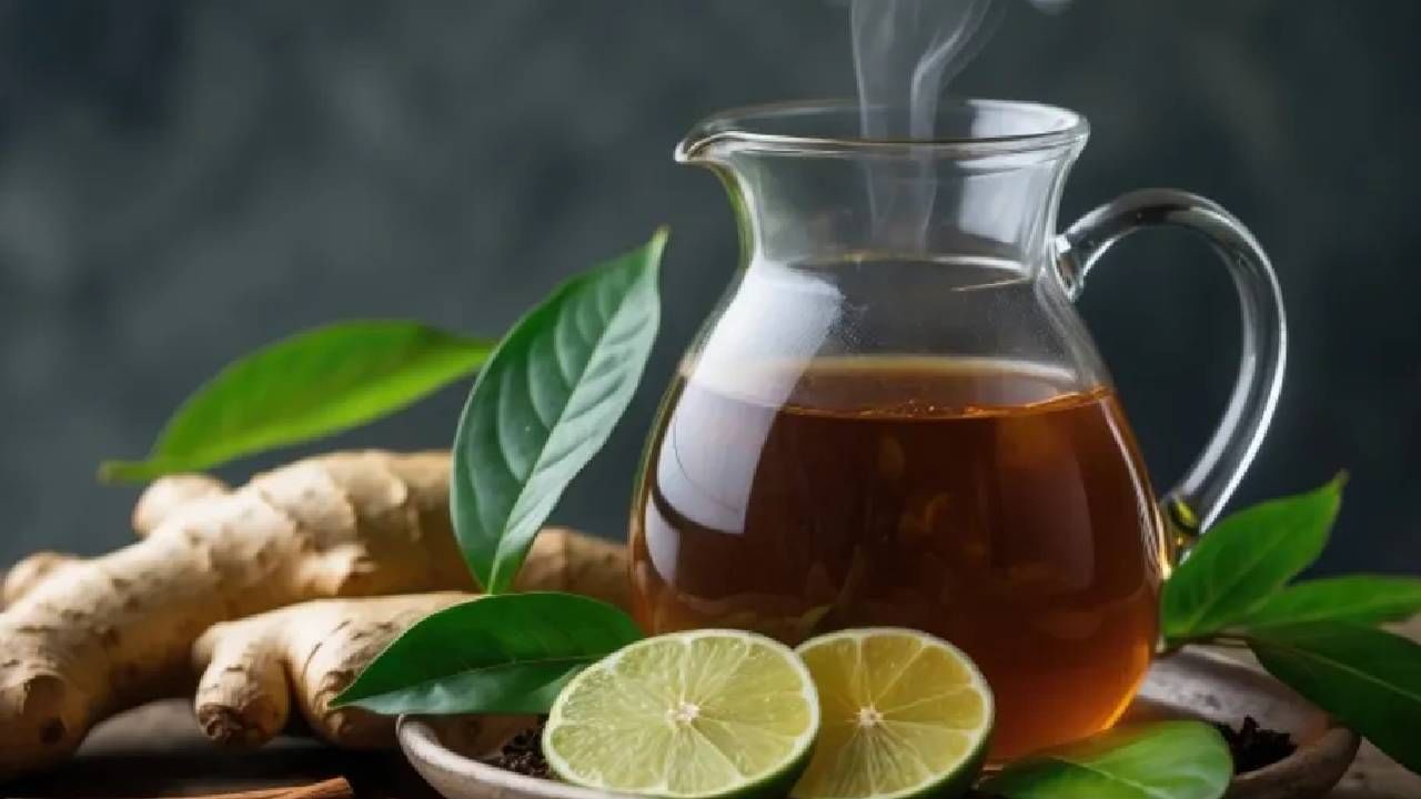 या करिता पाच तुळशीची पाने, दोन काळी मिरी आणि एक छोटा आल्याचा तुकडा पाण्यात उकळवा. नंतर ते गाळून घ्या आणि कोमट होऊ द्या. त्यानंतर हे पाणी प्या. 