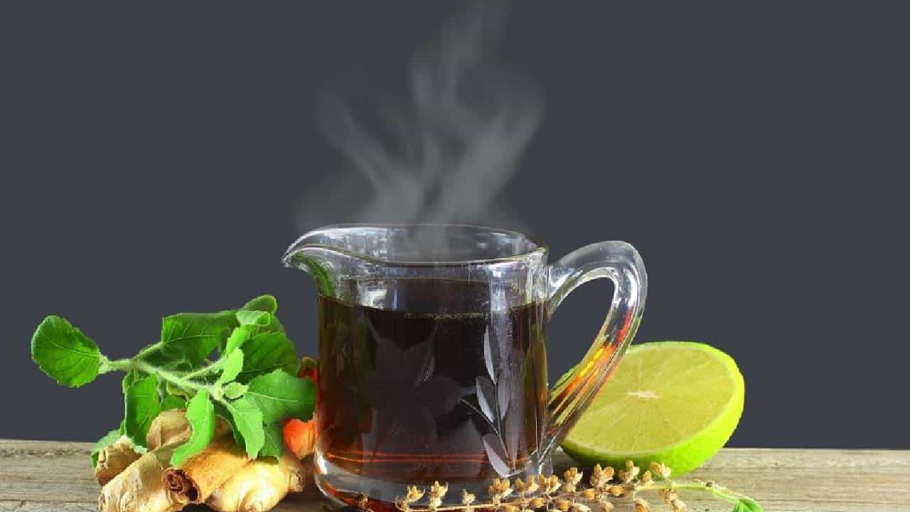 हिवाळा म्हटले की, आरोग्याच्या अनेक समस्या निर्माण होतात. सर्दी, खोकला आणि ताप हे तर सामान्य होते. अशावेळी आरोग्यासाठी सुरक्षित ठेवणे अत्यंत आवश्यक होते.